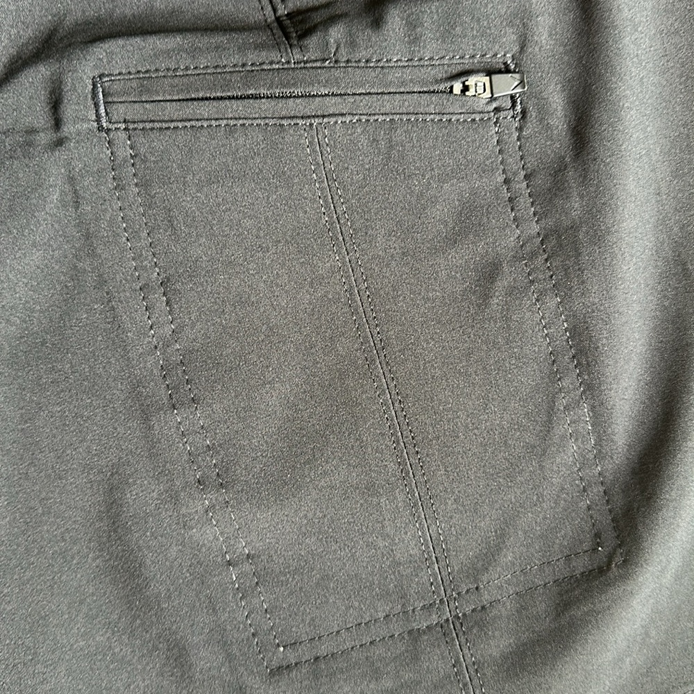 Callaway men’s black golf shorts. New with tags. Size 40 - Picture 6 of 6